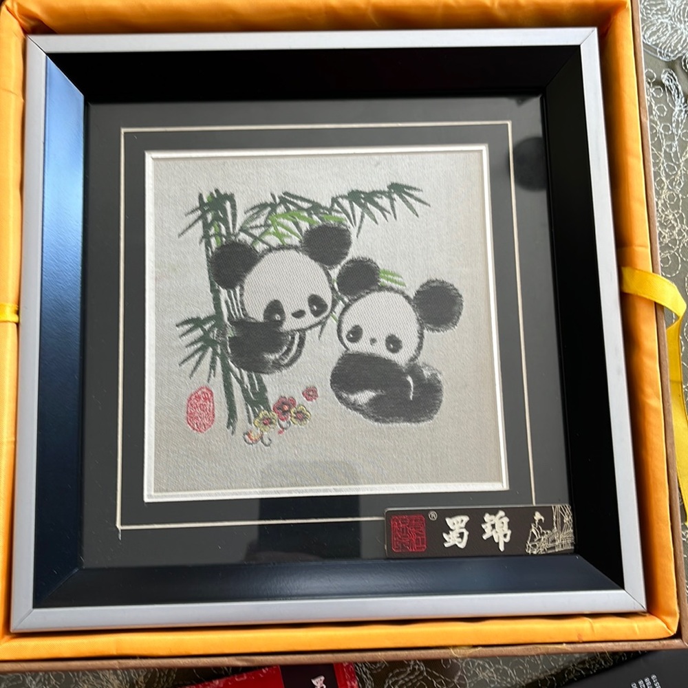 Shu Brocade hand woven silk art. Shu Embroidery. The Pandas